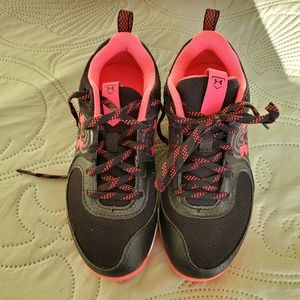 Under Armour Kids Cleats Black And Oink Size 1Y